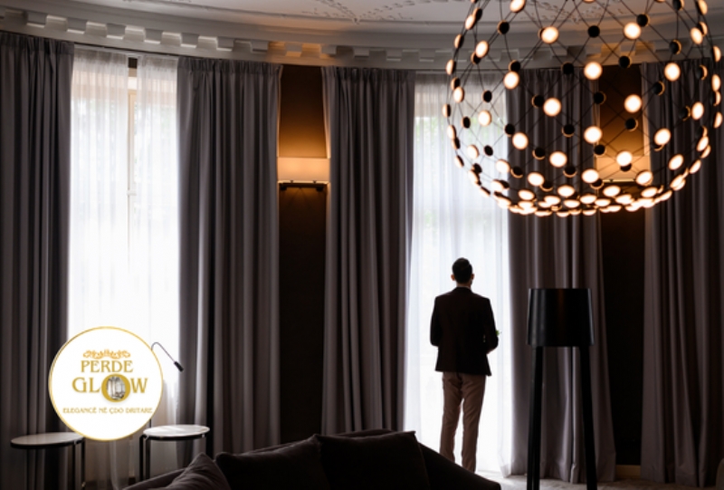 perde lino Tirana, perde pambuku Tirana, perde kadife Tirana, perde saten Tirana, perde poliester Tirana, perde mëndafsh Tirana, perde lino natyrale Tirana, perde për dritare të mëdha Tirana, perde me material cilësor Tirana,